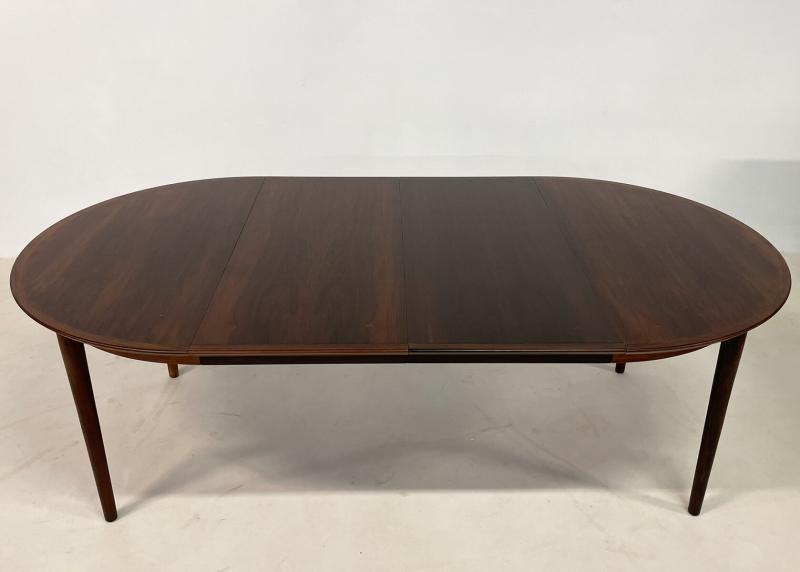 Mid Century Modern Round Extendable Dining Table