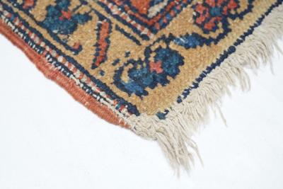 Antique Heriz Rug 61 x 102