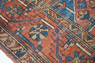 Antique Heriz Rug 61 x 102