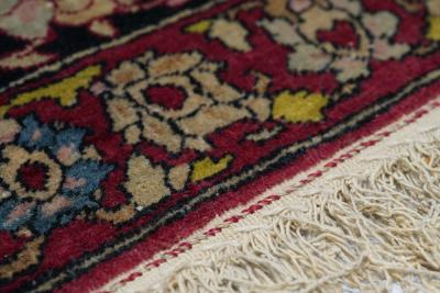 Antique Isfahan Rug 4 7 x 7 10 