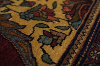 Antique Persian Farahan Sarouk Rug 44 x 70