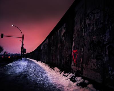 David Drebin The Wall