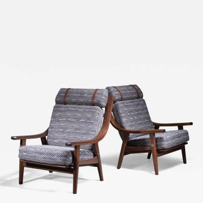 Hans Wegner Pair of Hans Wegner oak lounge chairs