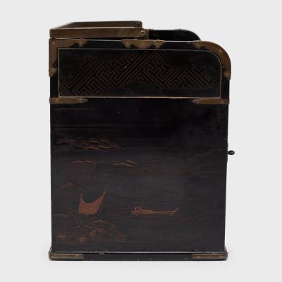 Japanese Tabako bon with Gilt Mountain Landscapes