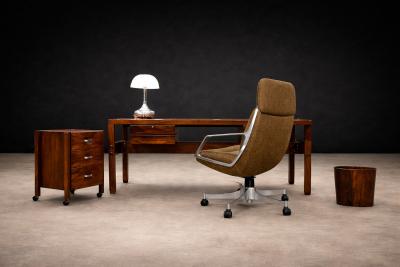 Jorge Zalszupin Jorge Zalszupin Tall Commander Swivel Chair 1973 Fiberglass Lot 888A