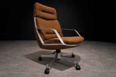 Jorge Zalszupin Jorge Zalszupin Tall Commander Swivel Chair 1973 Fiberglass Lot 888A