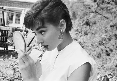 Mark Shaw Mark Shaw AUDREY HEPBURN PUTTING ON MAKEUP IN MIRROR 1953