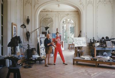 Mark Shaw Mark Shaw PICASSO AND SKULL WITH BETTINA WEARING MCCARDELL WIDE 1955