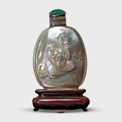 Mother of Pearl Snuff Bottle