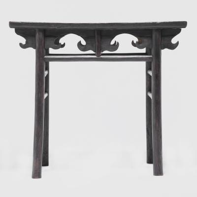Round Leg Wine Table