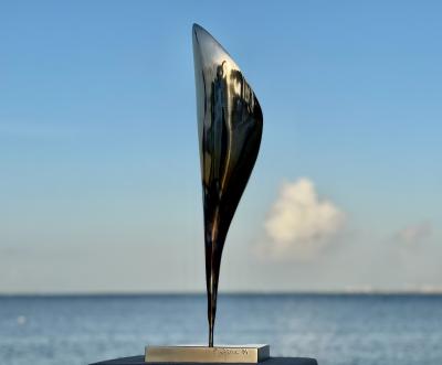 Santiago Medina INNER STRENGTH OUTDOOR MONUMENTAL Santiago Medina