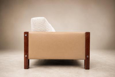 Sergio Rodrigues Sergio Rodrigues Millor Sofa in Rosewood Leather Textured Fabric 1960s