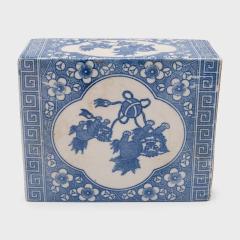Blue and White Fu Lion Headrest - 4165704