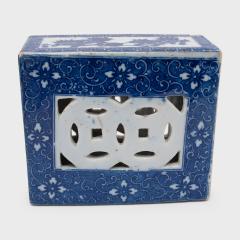 Blue and White Fu Lion Headrest - 4165713