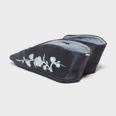 Pair of Black Plum Blossom Lotus Slippers - 4165436