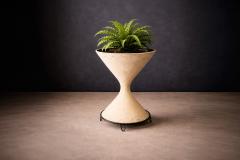 Willy Guhl Hour Glass shaped Planter in Fiber Cement with Iron Base Willy Guhl - 4625049