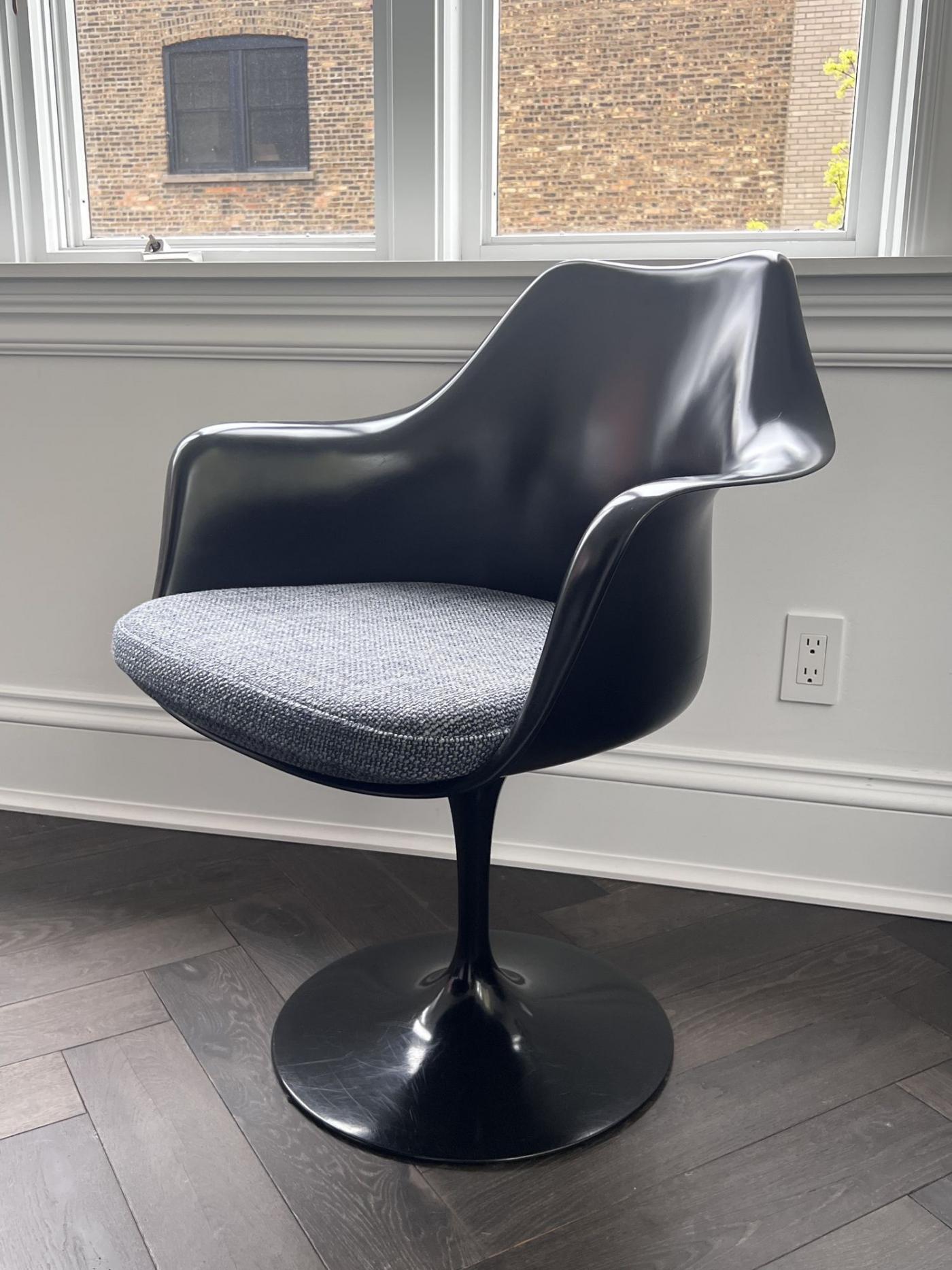 Knoll Saarinen for Knoll Black Marble Oval Dining Table and 6 Chairs