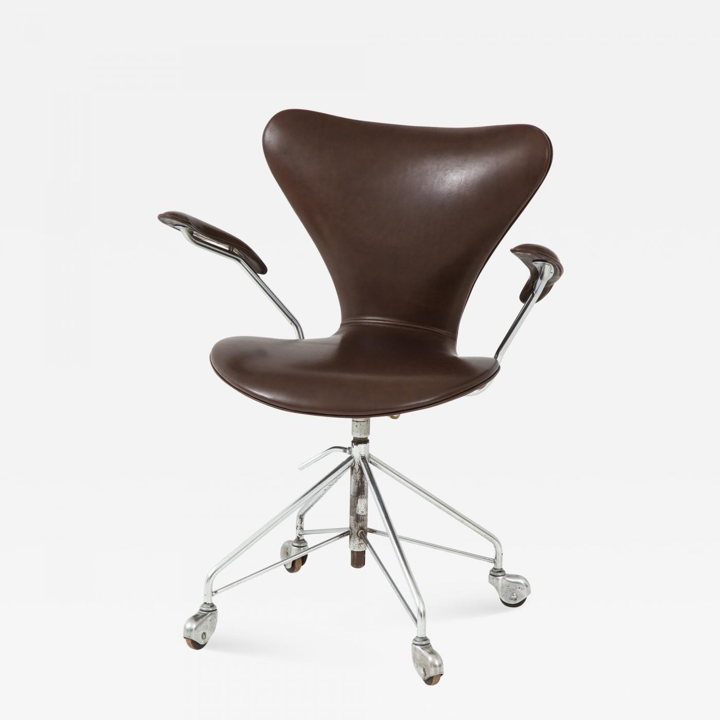 Arne Jacobsen - Arne Series 7 Chair