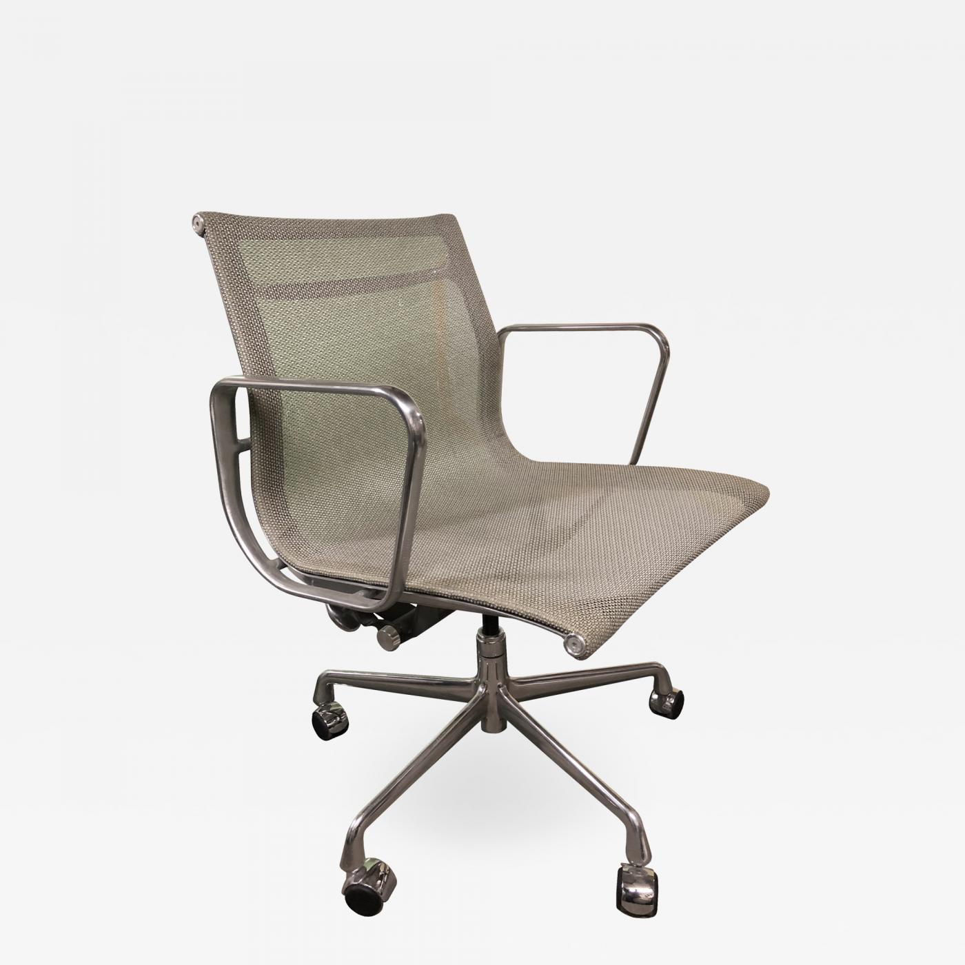 Rund Forsømme bekymre Charles & Ray Eames - Eames for Herman Miller Aluminium Group Chair in Gray  Mesh