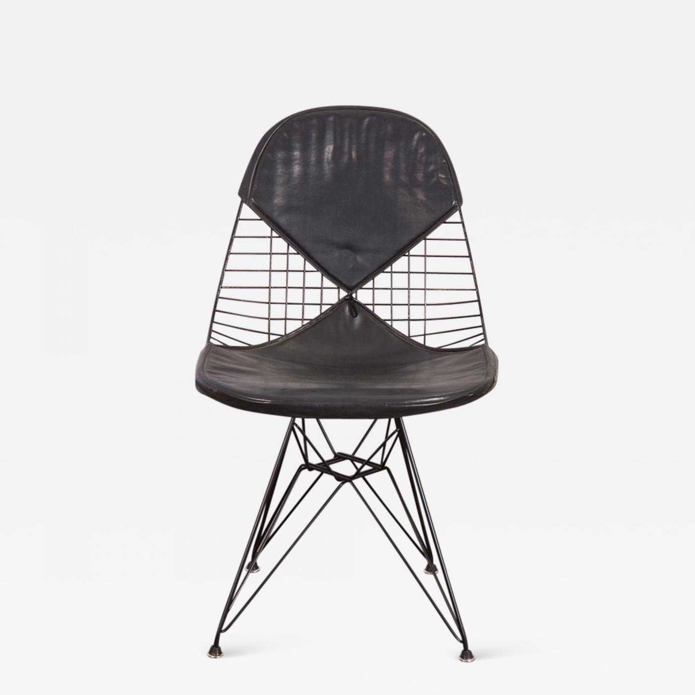 Schilderen Zielig Maak een sneeuwpop Herman Miller - Black Eames Wire Chair with Bikini Cover on Eiffel Base