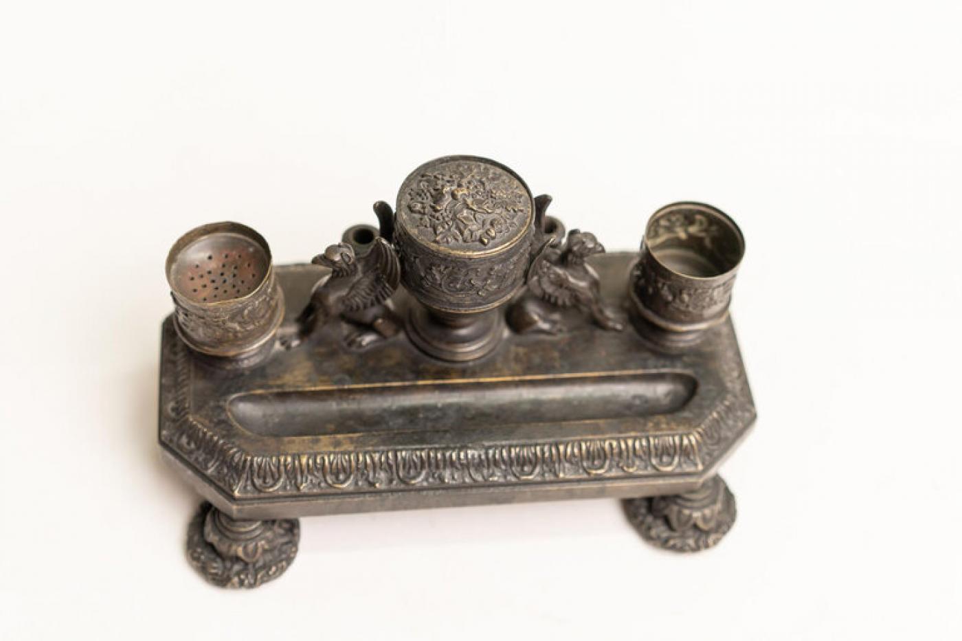 RENAISSANCE STYLE BRONZE INKWELL DECORATED WITH GRYPHONS
