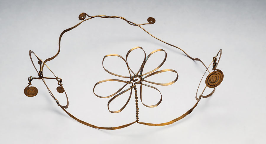 Fig. 7: Alexander Calder (1898–1976) Tiara, 1930 Brass wire, 4 x 7½ x 8 inches Wadsworth Atheneum Museum of Art, Hartford, Conn. Gift of Sarah Goodwin Austin in honor of Eleanor Howland Bunce (1994.7.1)