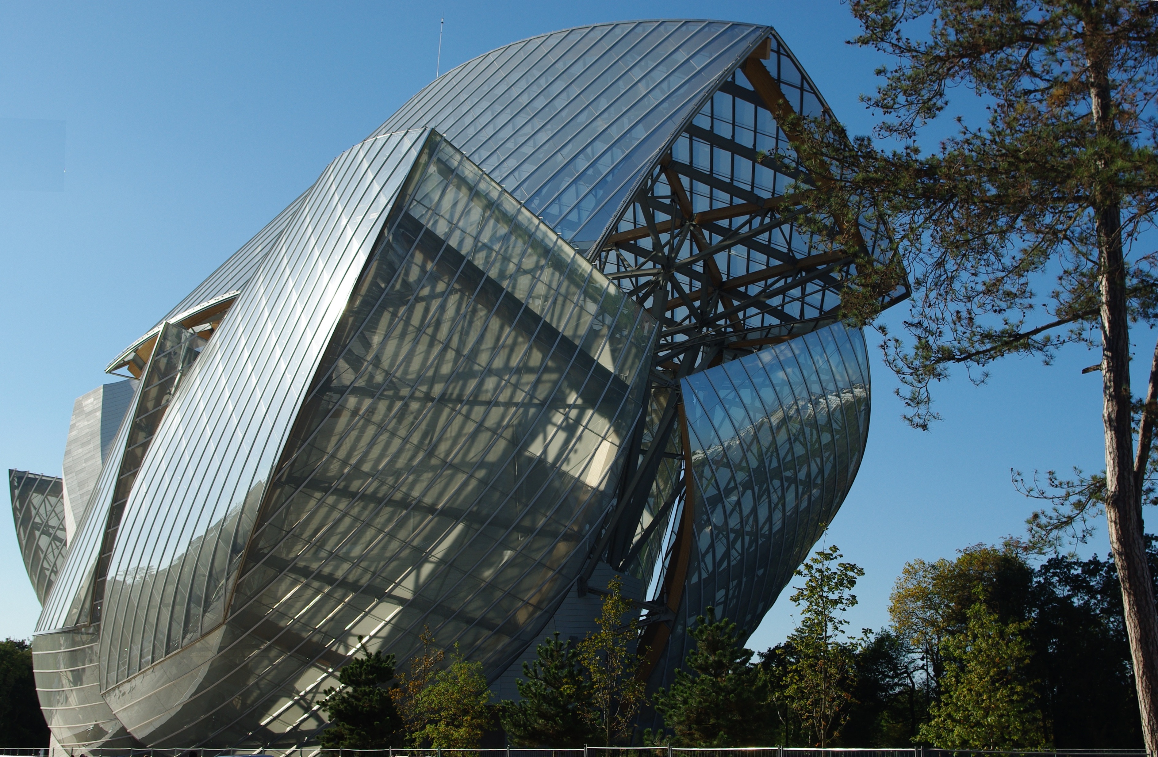The Louis Vuitton Foundation Announces Major Modern Art Exhibition by Brittany Good | Incollect