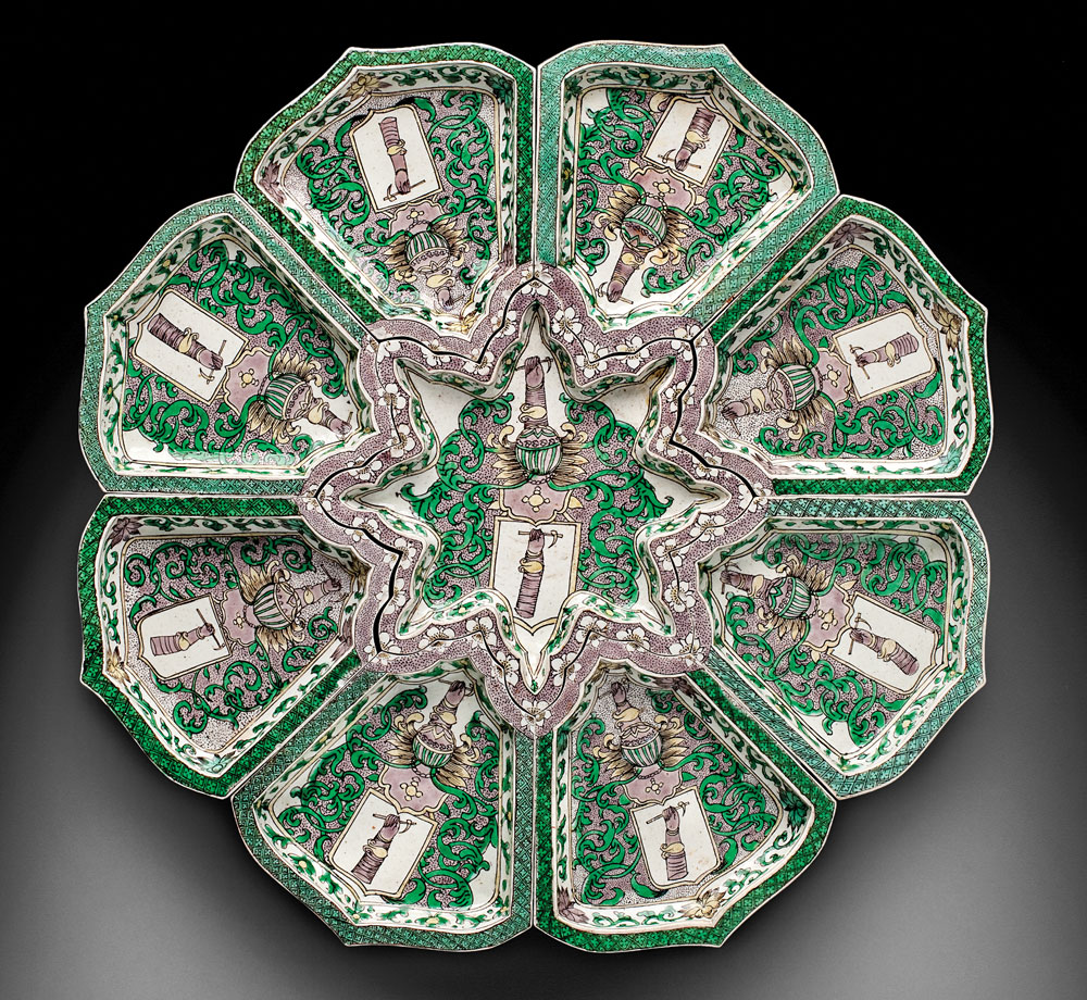 Sweetmeat set with the coat of arms of Johannes Camphuys. Jingdezden, China, 1671–1690. Porcelain. D. 14¼ inches. Peabody Essex Museum, Salem. Museum purchase with funds donated by the Asian Export Art Visiting Committee.