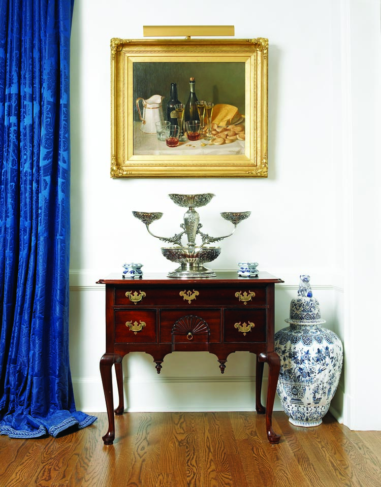 In the dining room, an eighteenth- century Massachusetts lowboy displays an heirloom sterling epergne by Gorham, circa 1900, which belonged to the wife’s mother. To the right of the lowboy is a late-nineteenth-century Dutch Delft jar. Above it hangs Still Life with Oyster Crackers and Cheese by Philadelphia artist John F. Francis (1808– 1886), from Godel & Co. Francis achieved scant recognition in his lifetime, but became recognized as a key figure in the resurgence of still life painting in mid-nineteenth century America.